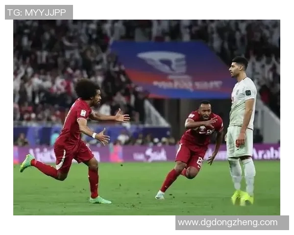 新疆足球明星展现绝技倒钩进球引发全场欢呼