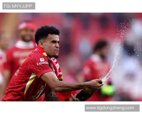 足球明星庆祝派对意外引发烟花爆炸房子遭重创引发热议 足球明星庆祝派对意外引发烟花爆炸房子遭重创引发热议